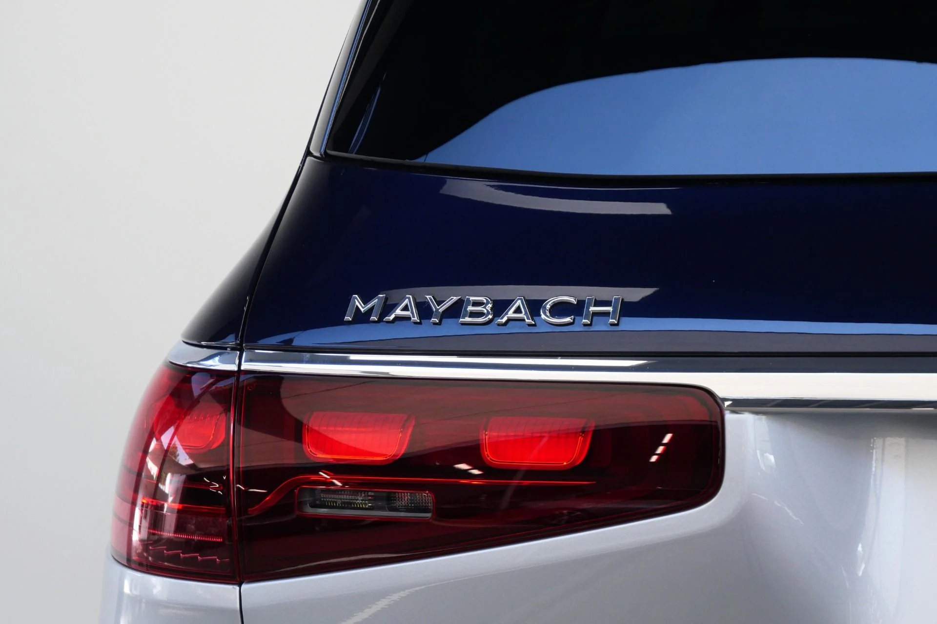 mph055_1011407351_Used_2024_Mercedes_Benz_Maybach_GLS_600_4_MATIC_Factory_Two_Tone_paint_Polished_Wheels_Loaded_1774374618_9feb6ca5b7