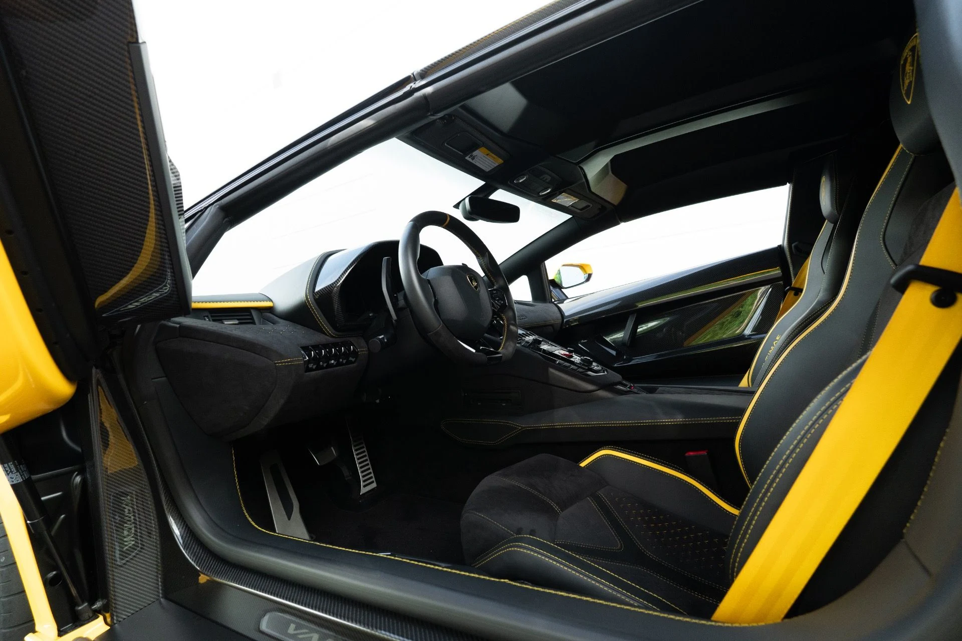 mph055_1015124635_Used_2022_Lamborghini_Aventador_LP_780_4_Ultimae_1757714109_f7f6f00b42