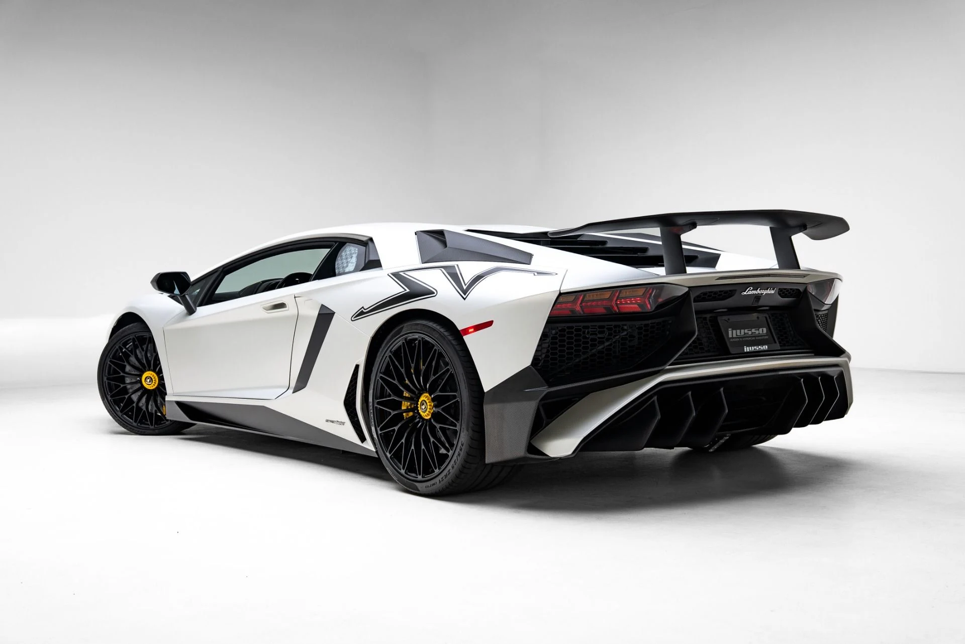 mph055_1038498734_Used_2016_Lamborghini_Aventador_SV_1775078140_99b374e766