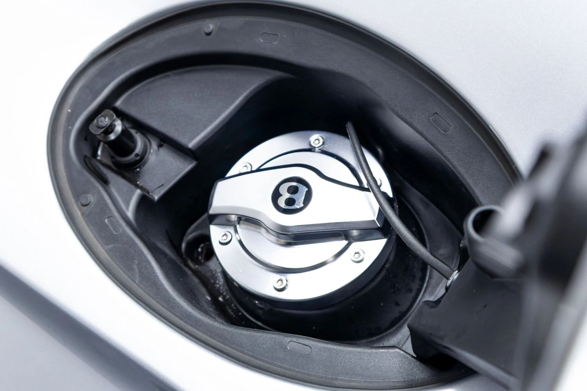 mph055_1048246709_Used_2021_Bentley_Flying_Spur_W12_1772666284_3244289621