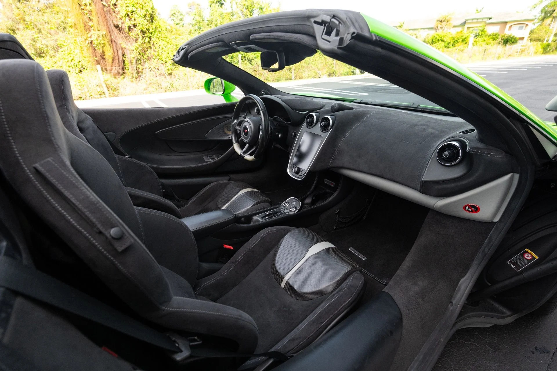 mph055_1060570798_Used_2018_Mc_Laren_570_S_Spider_1773948916_71b7e8e7f3