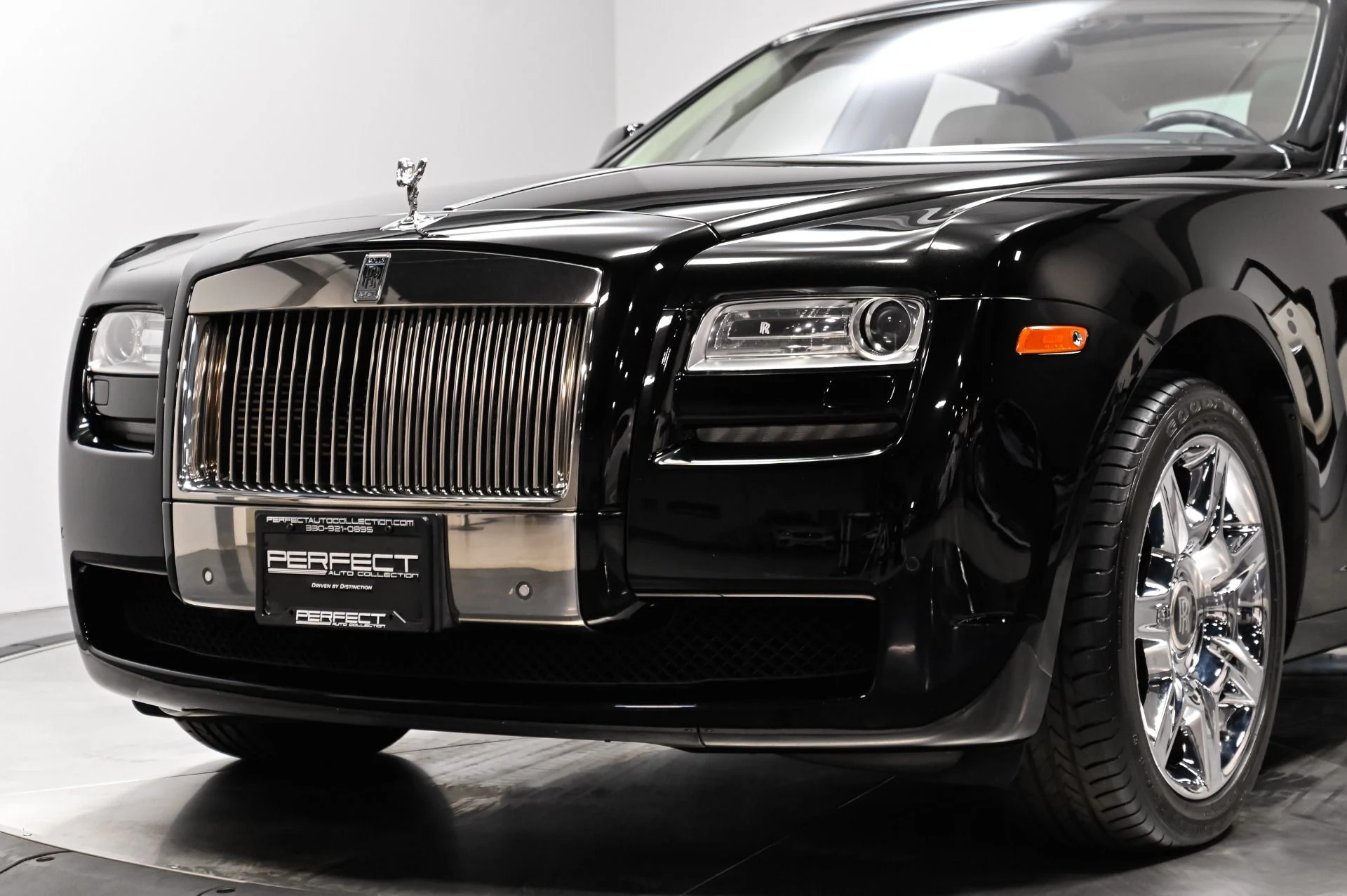 mph055_106202661_Used_2012_Rolls_Royce_Ghost_Base_1789141578_fd7de2847d