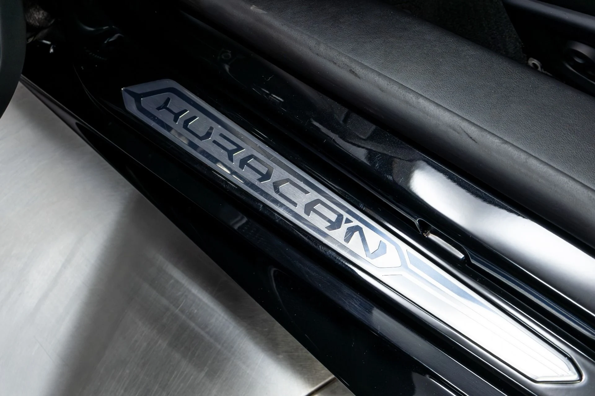 mph055_1080287007_Used_2017_Lamborghini_Huracan_1775865662_99aa99e4d3