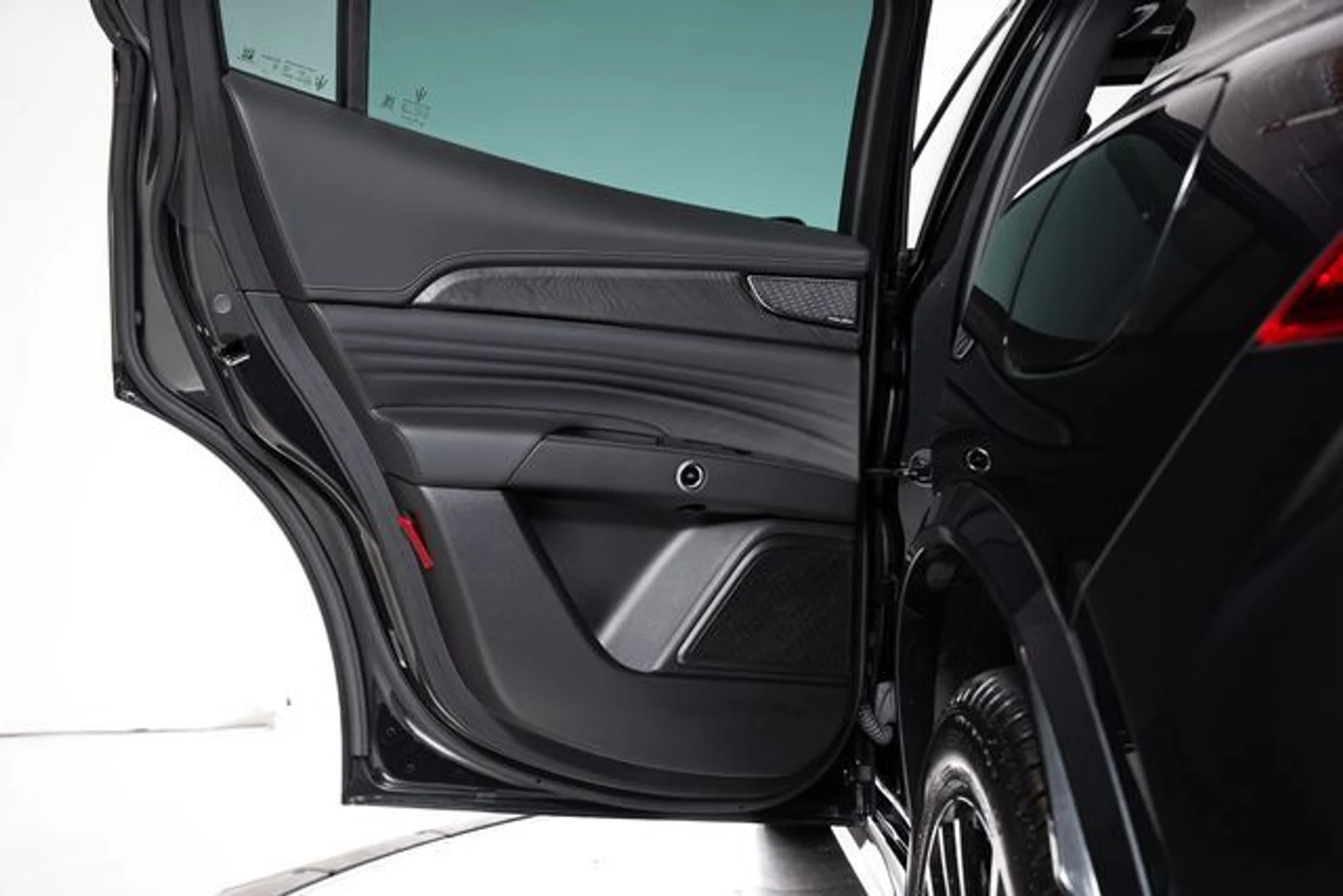 mph055_1085452066_b8e300cbfe684fc0f4a53581621d31c9x_e8f1636f34