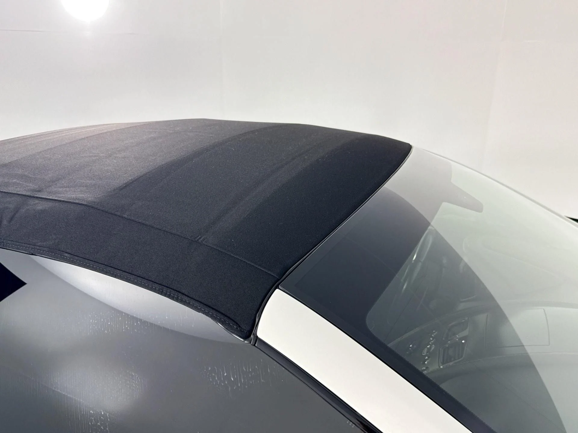 mph055_1087663472_Used_2015_Aston_Martin_Vanquish_Volante_1782334125_1f1e557bdb