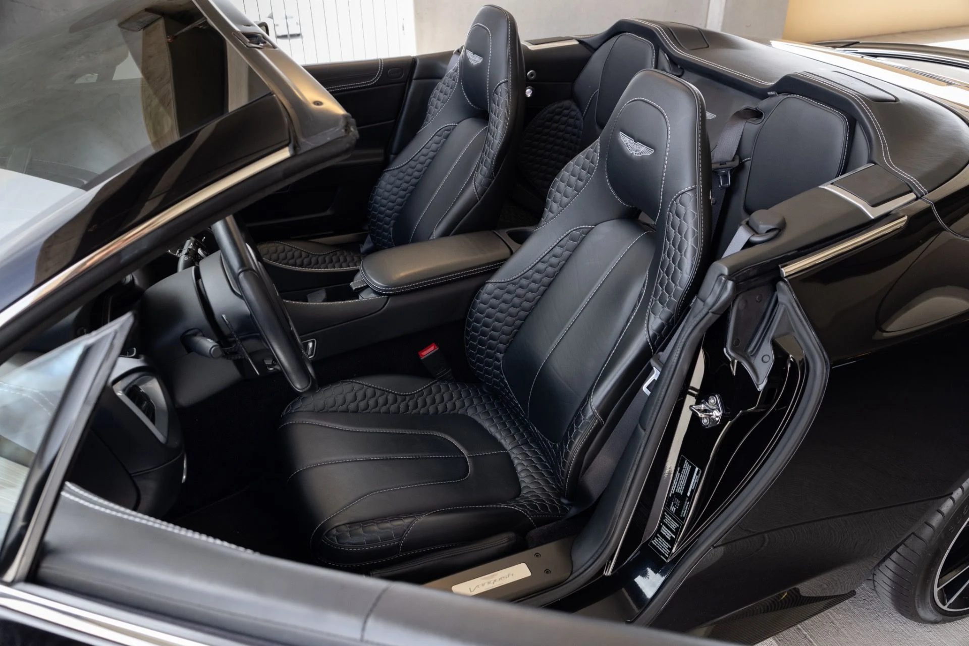 mph055_1089206857_Used_2015_Aston_Martin_Vanquish_Volante_1776978035_67f8857087