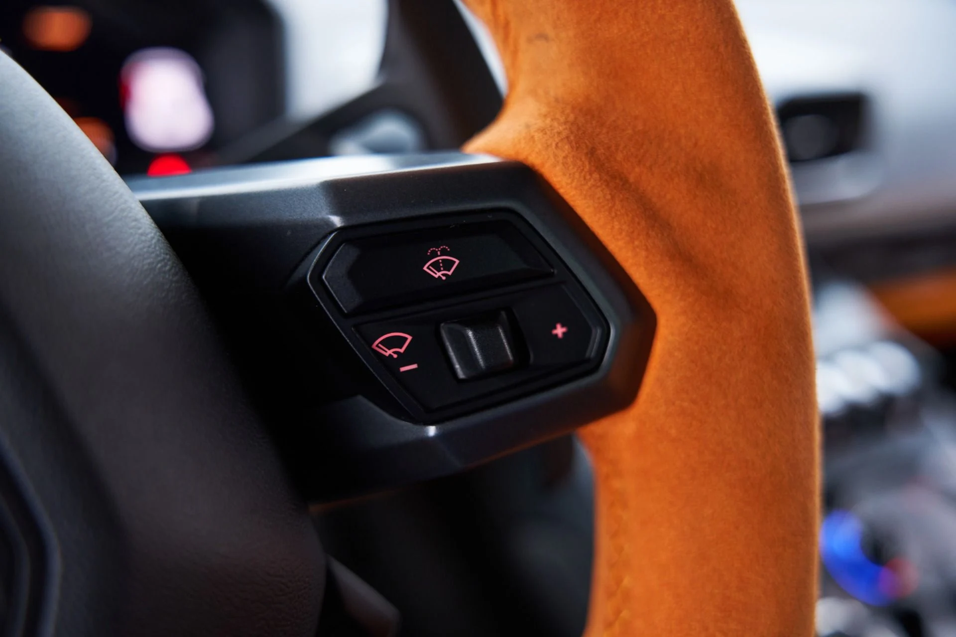 mph055_1093721336_Used_2015_Lamborghini_Huracan_LP_610_4_1792524031_d8a6527c37