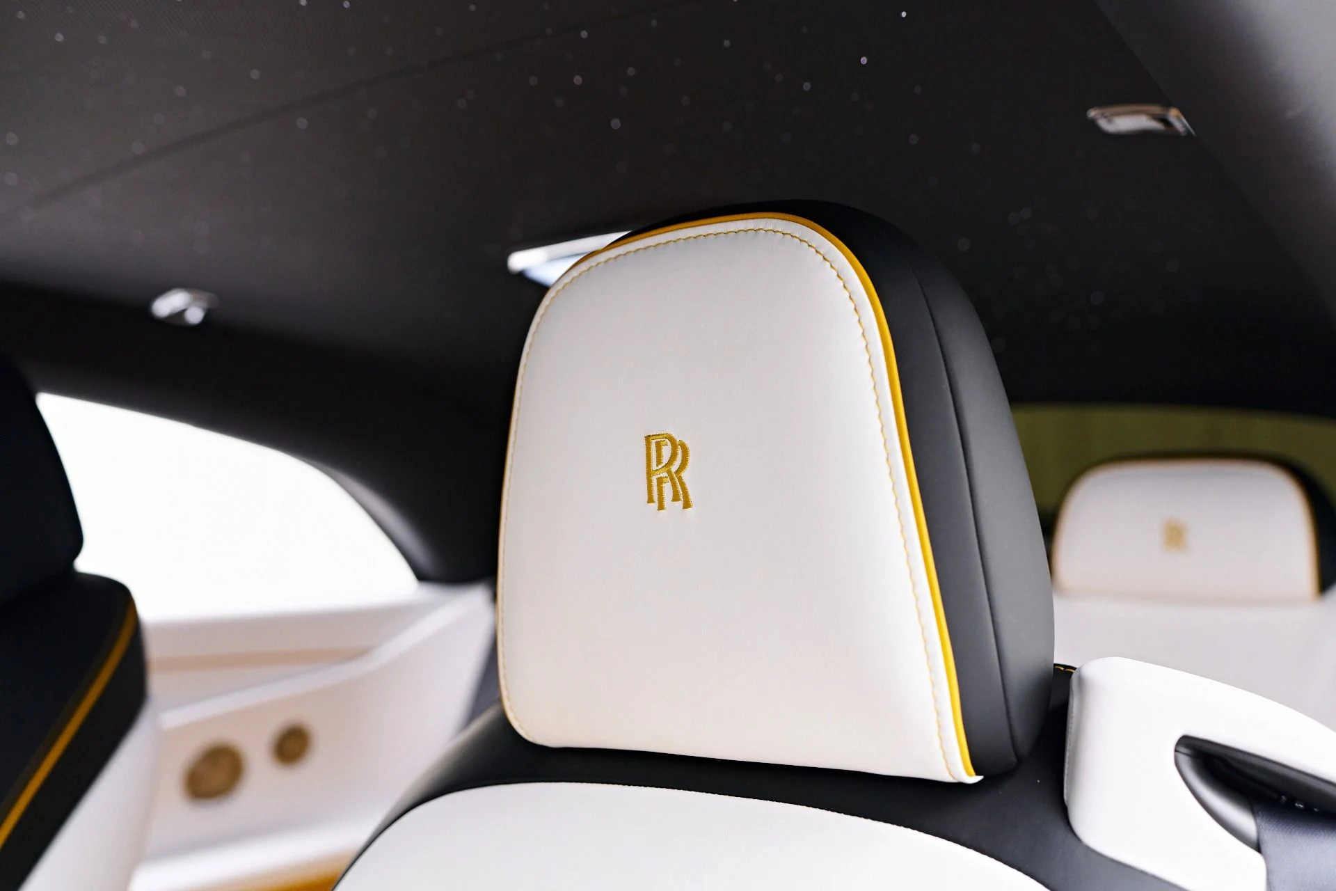 mph055_1108823360_Used_2025_Rolls_Royce_Spectre_Black_Badge_1753213338_1cb2feb57a