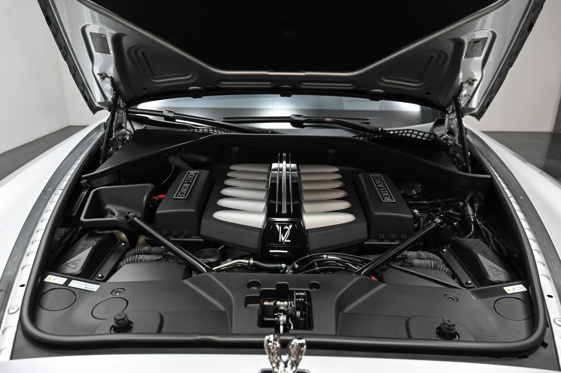 mph055_117458082_Used_2012_Rolls_Royce_Ghost_1757528739_147a84ac47