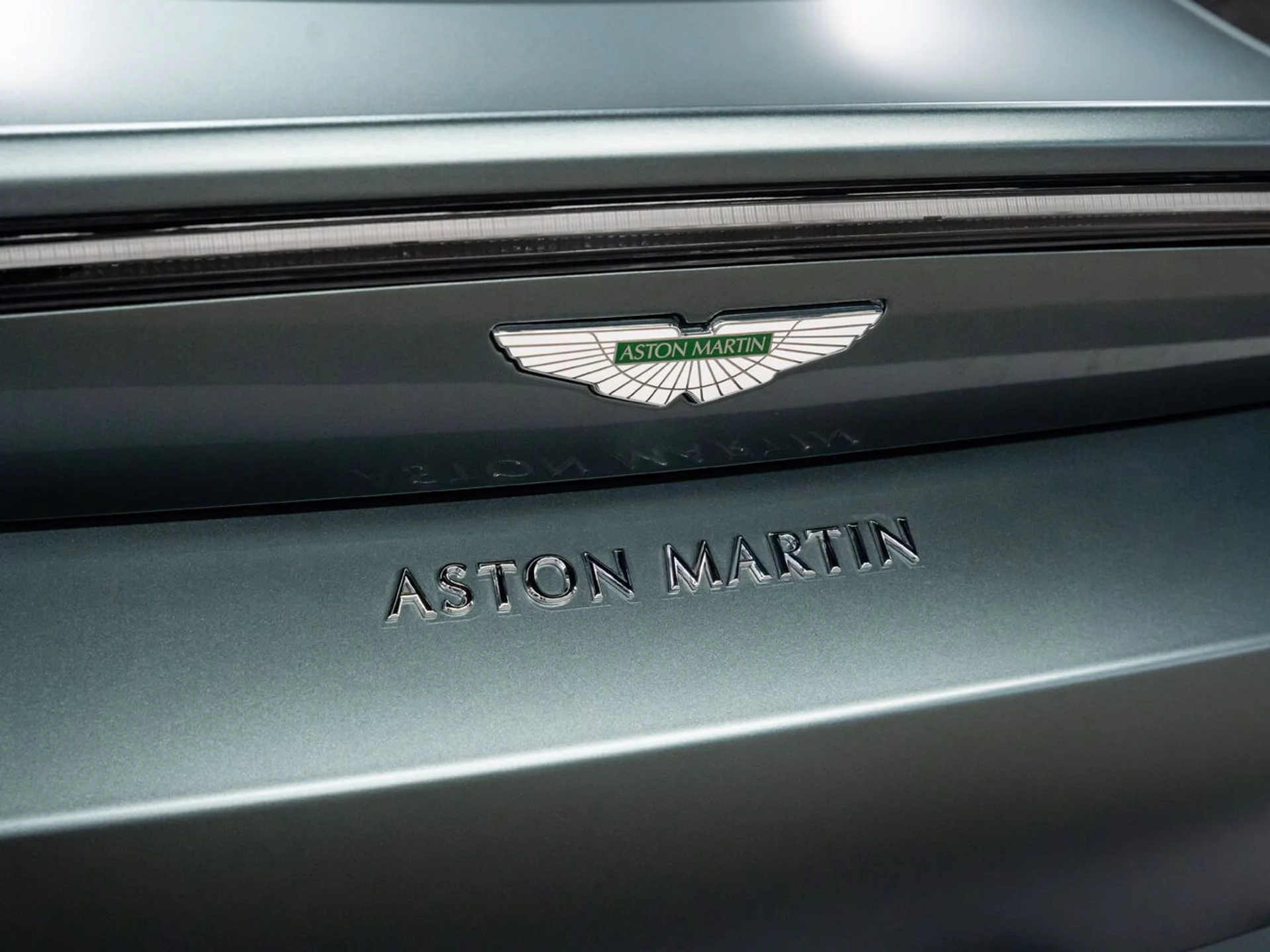 mph055_1183911983_aston_martin_vantage_2020_b487ae9bac