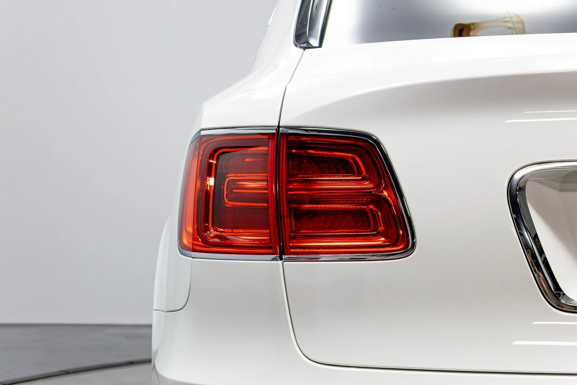 mph055_1195170473_Used_2020_Bentley_Bentayga_V8_1774292202_ceb30509ff