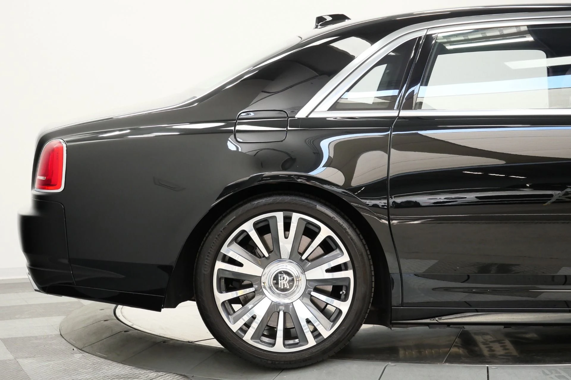 mph055_1197211025_Used_2019_Rolls_Royce_Ghost_EWB_Long_Wheelbase_Model_430_K_MSRP_Low_Miles_1788191510_21be376af7