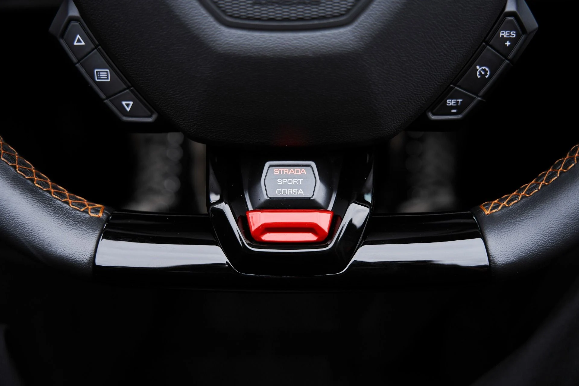 mph055_1248248911_Used_2023_Lamborghini_Huracan_EVO_Base_1775006720_0ae6cdff89