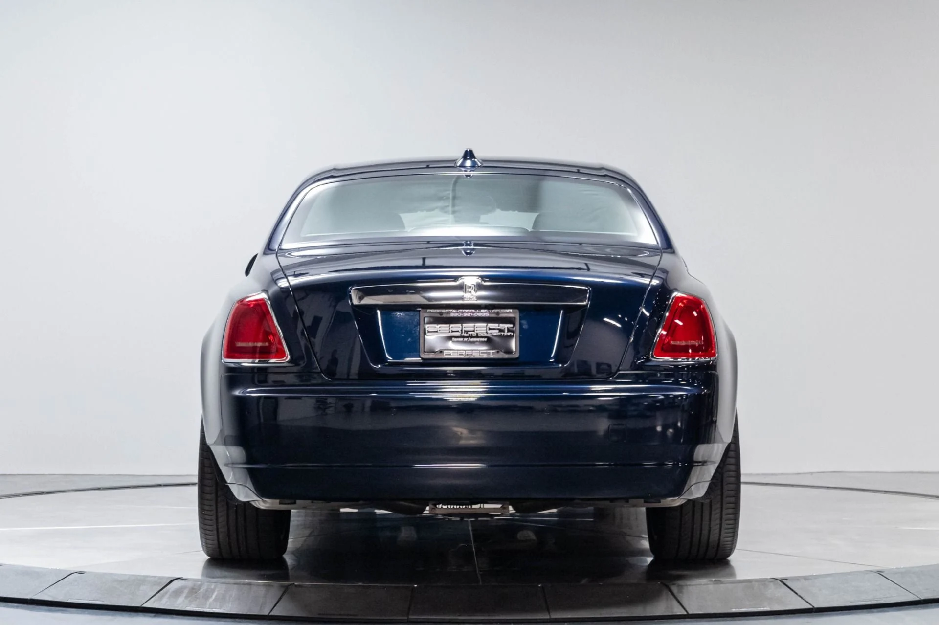 mph055_1309081244_Used_2018_Rolls_Royce_Ghost_Base_1786492649_023980eb54