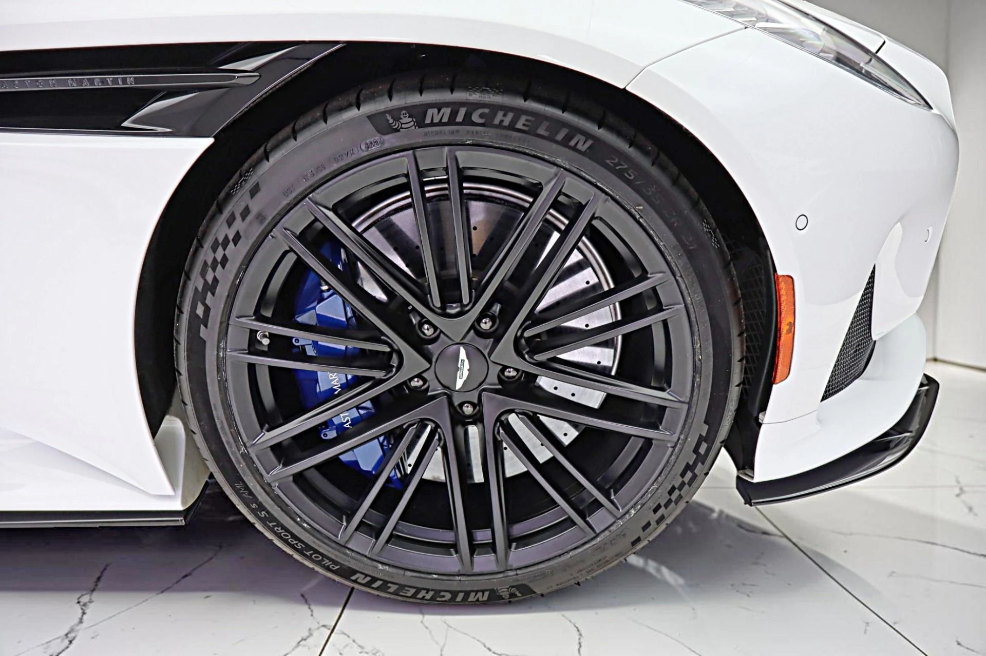mph055_132158776_Used_2024_Aston_Martin_DB_12_Volante_0f95a7f50d