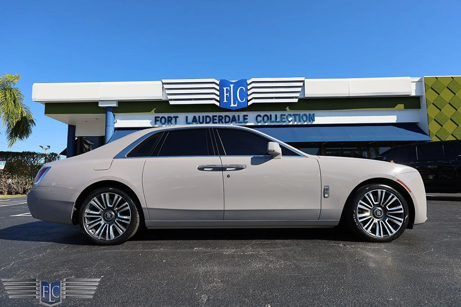 mph055_1333679066_used_2021_rolls_royce_ghost_sedan_6305_22950385_56_1024_2a7febebd5