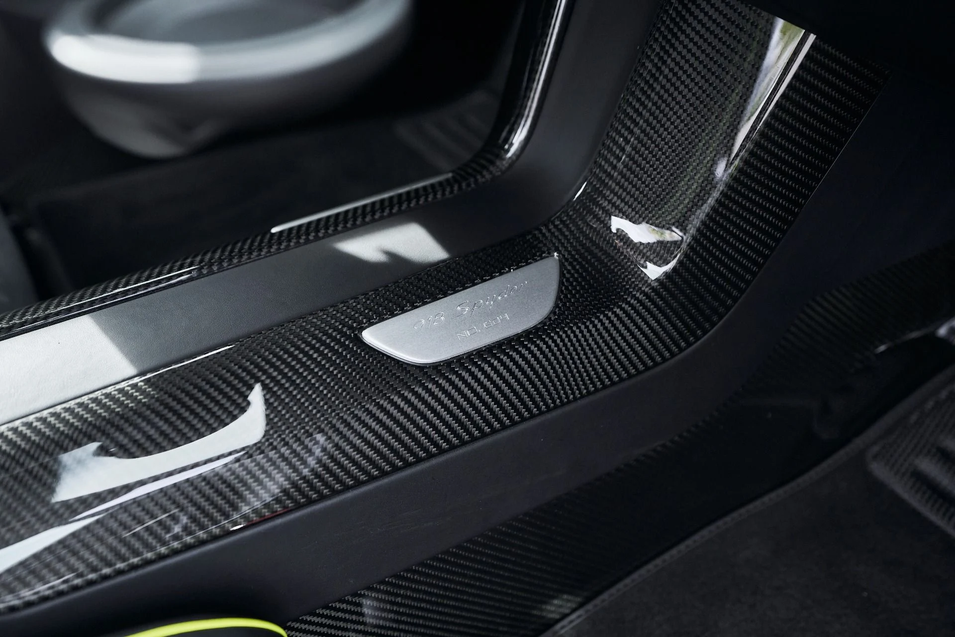 mph055_1340195028_Used_2015_Porsche_918_Spyder_w_Weissach_Package_1764874366_39d884c308