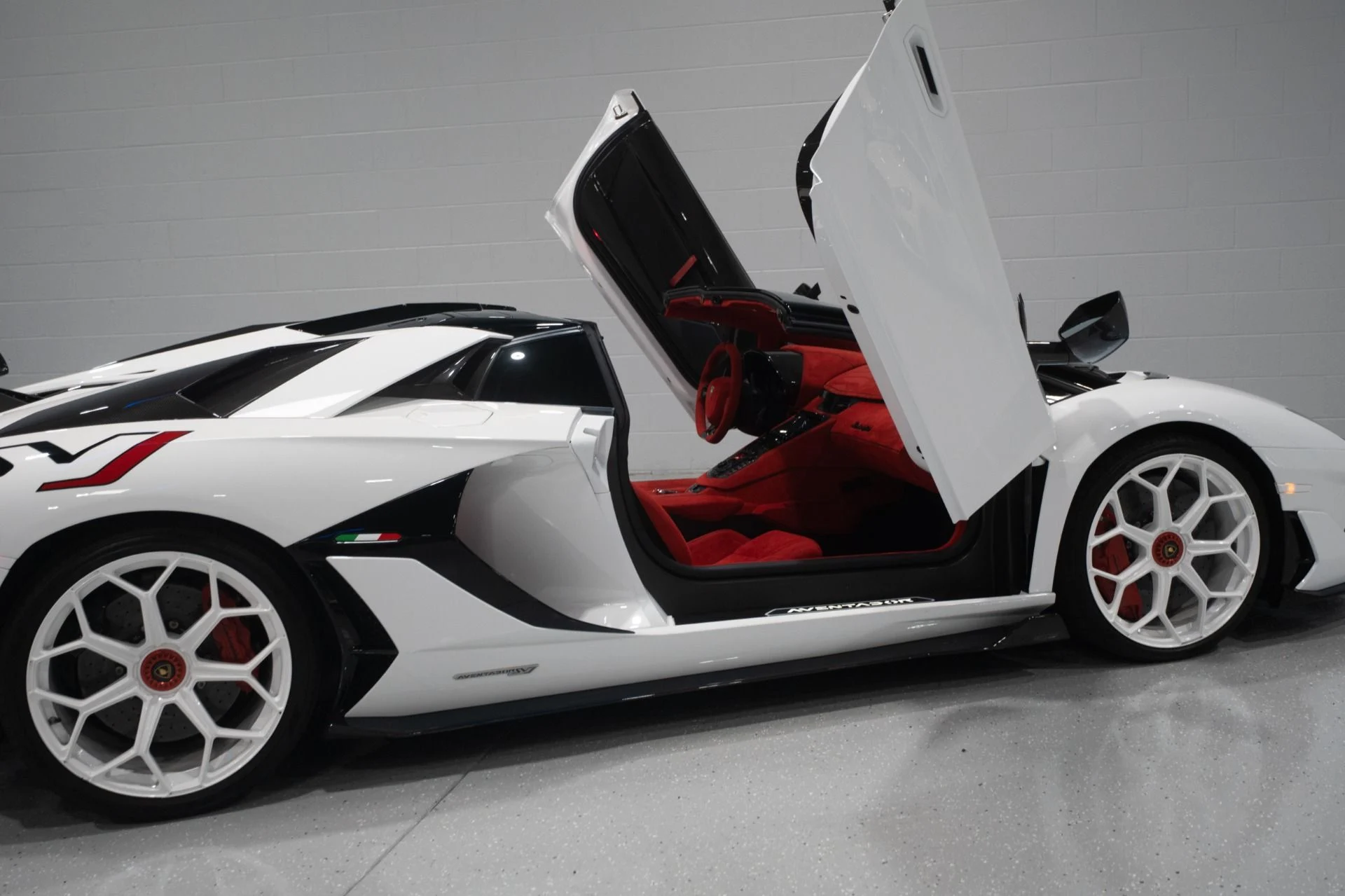 mph055_1358881998_Used_2020_Lamborghini_Aventador_LP_770_4_SVJ_1784233193_cdc67ed211