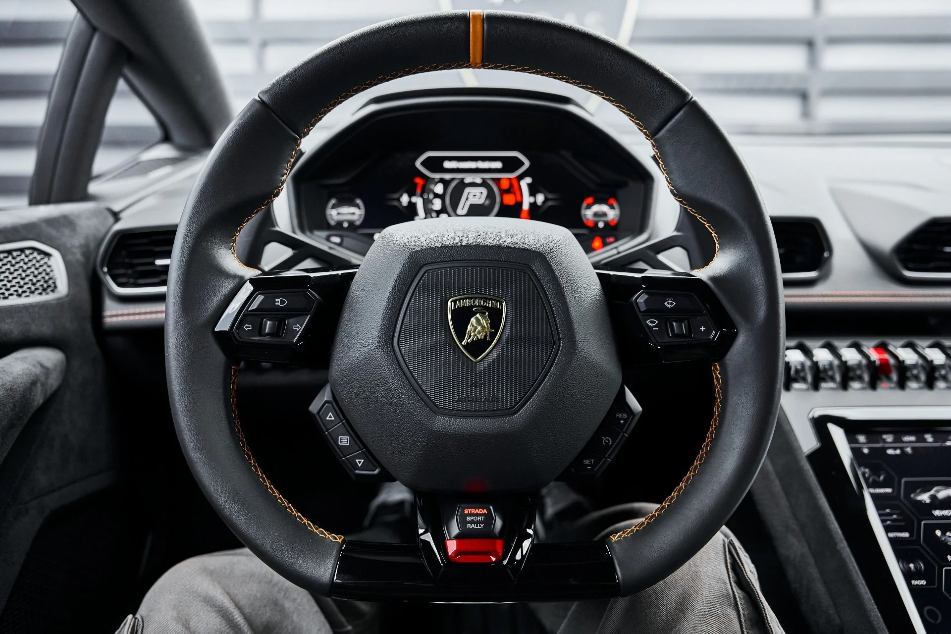 mph055_1365327293_Used_2023_Lamborghini_Huracan_Sterrato_Base_1780101805_cec23d7647