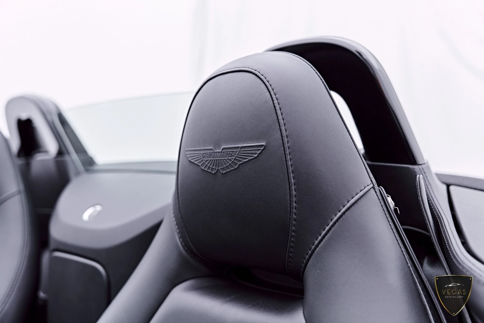 mph055_1373677100_Used_2023_Aston_Martin_Vantage_1783622488_48b74ce04e