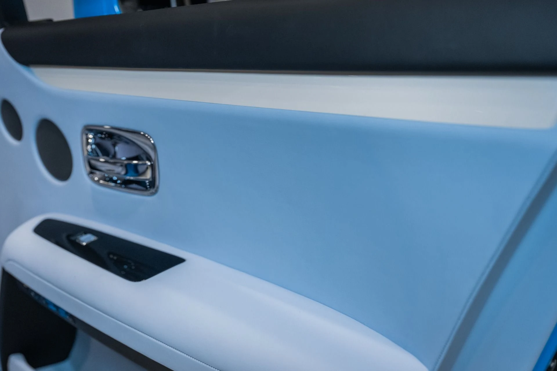 mph055_1408633501_Used_2023_Rolls_Royce_Ghost_1773457420_a12661c02d