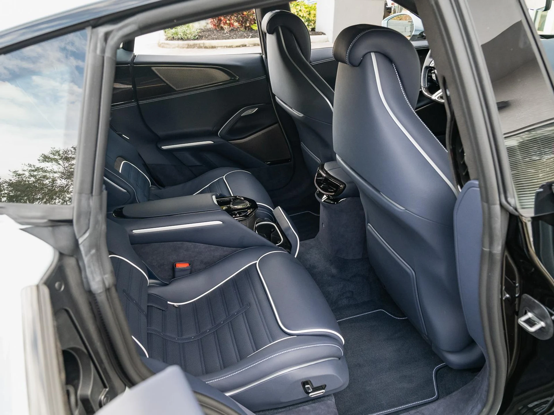 mph055_147023763_Used_2025_Ferrari_Purosangue_AWD_1768385493_07a5647364