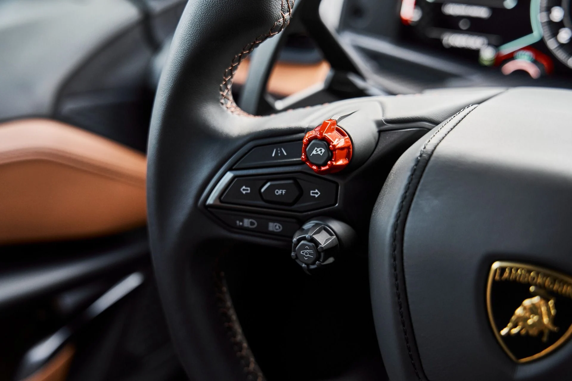 mph055_1486116535_Used_2025_Lamborghini_Revuelto_Base_1777078172_6636eef413