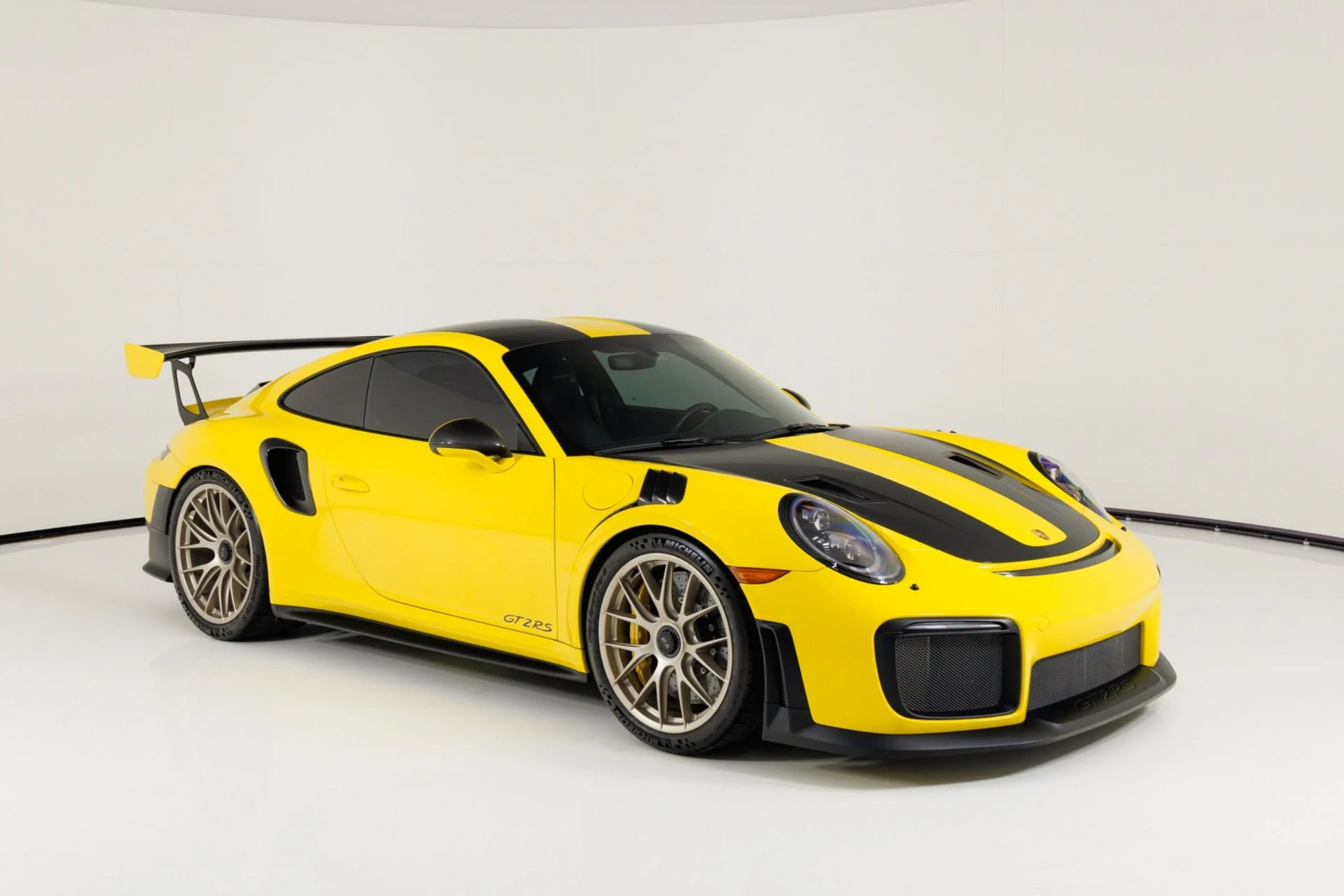 mph055_1504154047_Used_2018_Porsche_911_GT_2_RS_1787778692_b8c4647c66