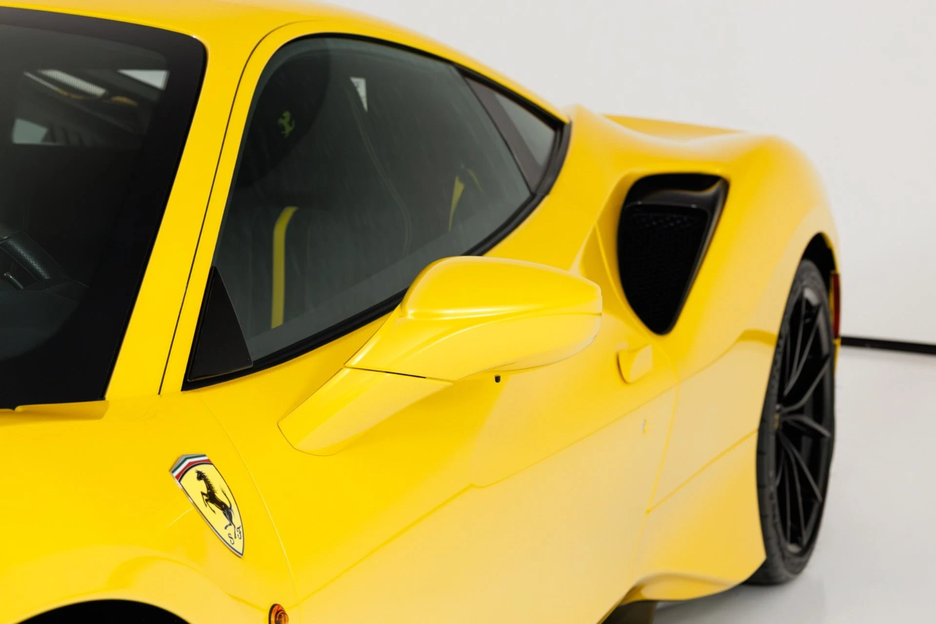 mph055_1511390897_Used_2020_Ferrari_488_Pista_1773687206_404c120776