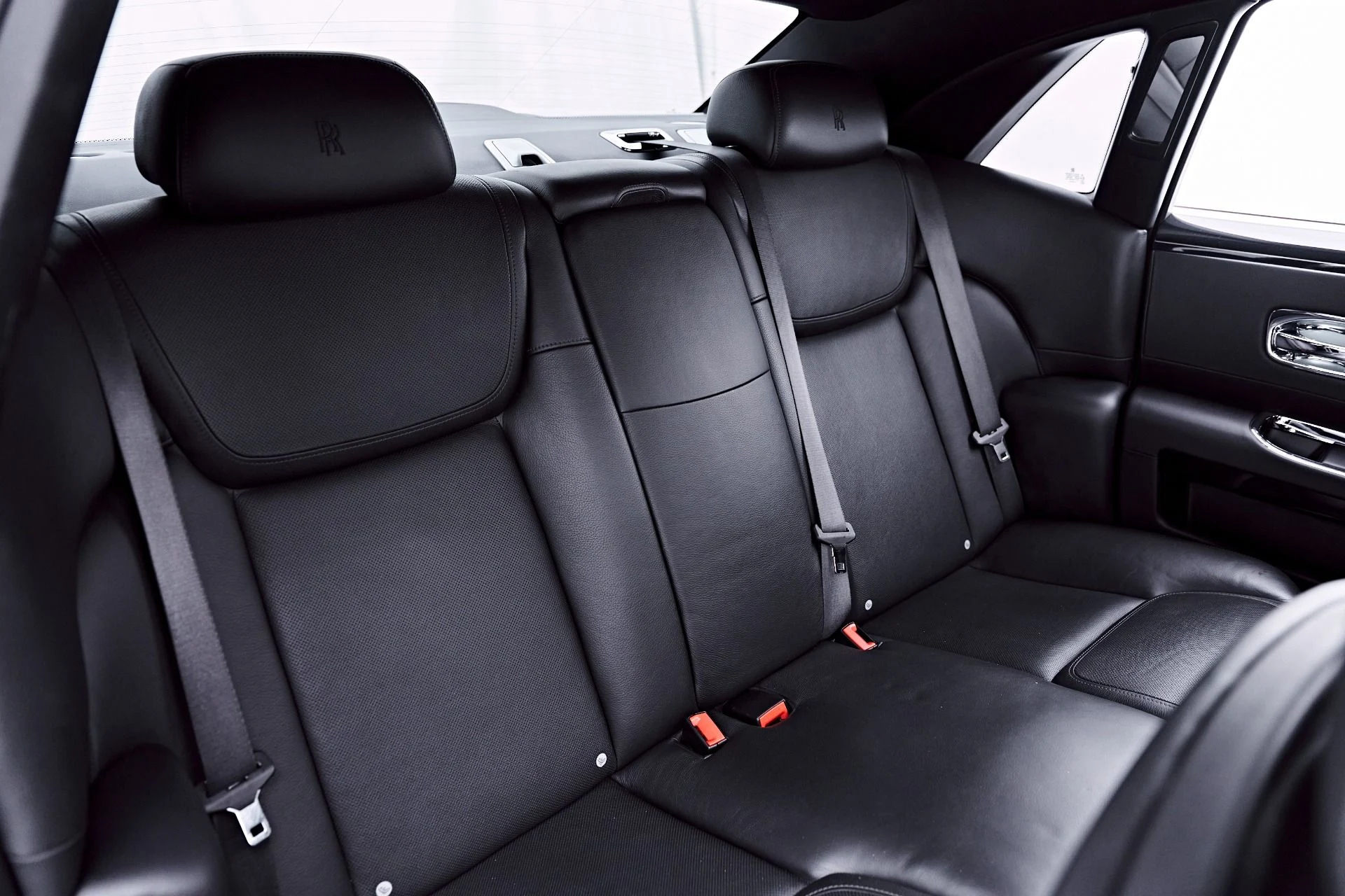 mph055_1513968365_Used_2015_Rolls_Royce_Ghost_Base_1783648206_db87999622