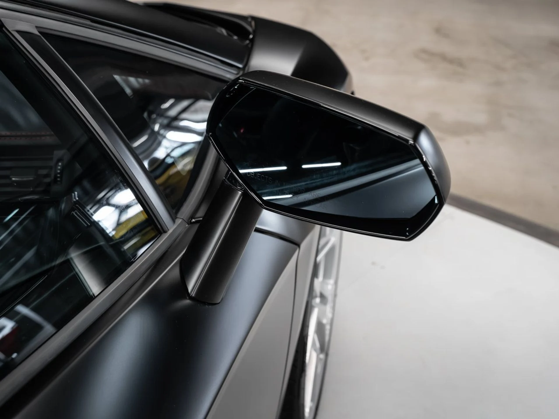 mph055_1544145211_lamborghini_aventador_2017_b48c0512e2