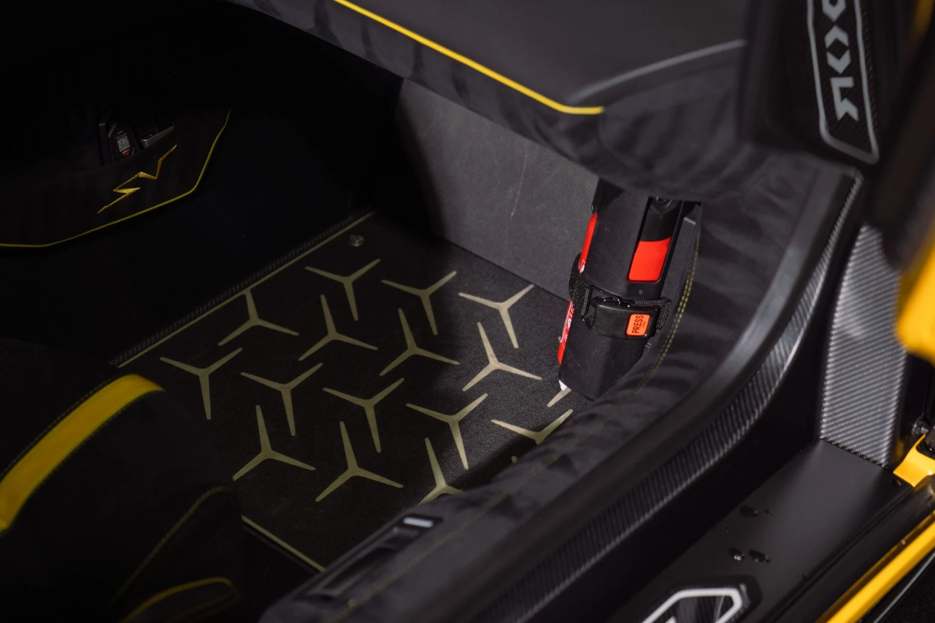 mph055_1549066635_Used_2016_Lamborghini_Aventador_LP_750_4_SV_Full_Carbon_Interior_with_Carbon_Seats_1792521135_185ea0e34d
