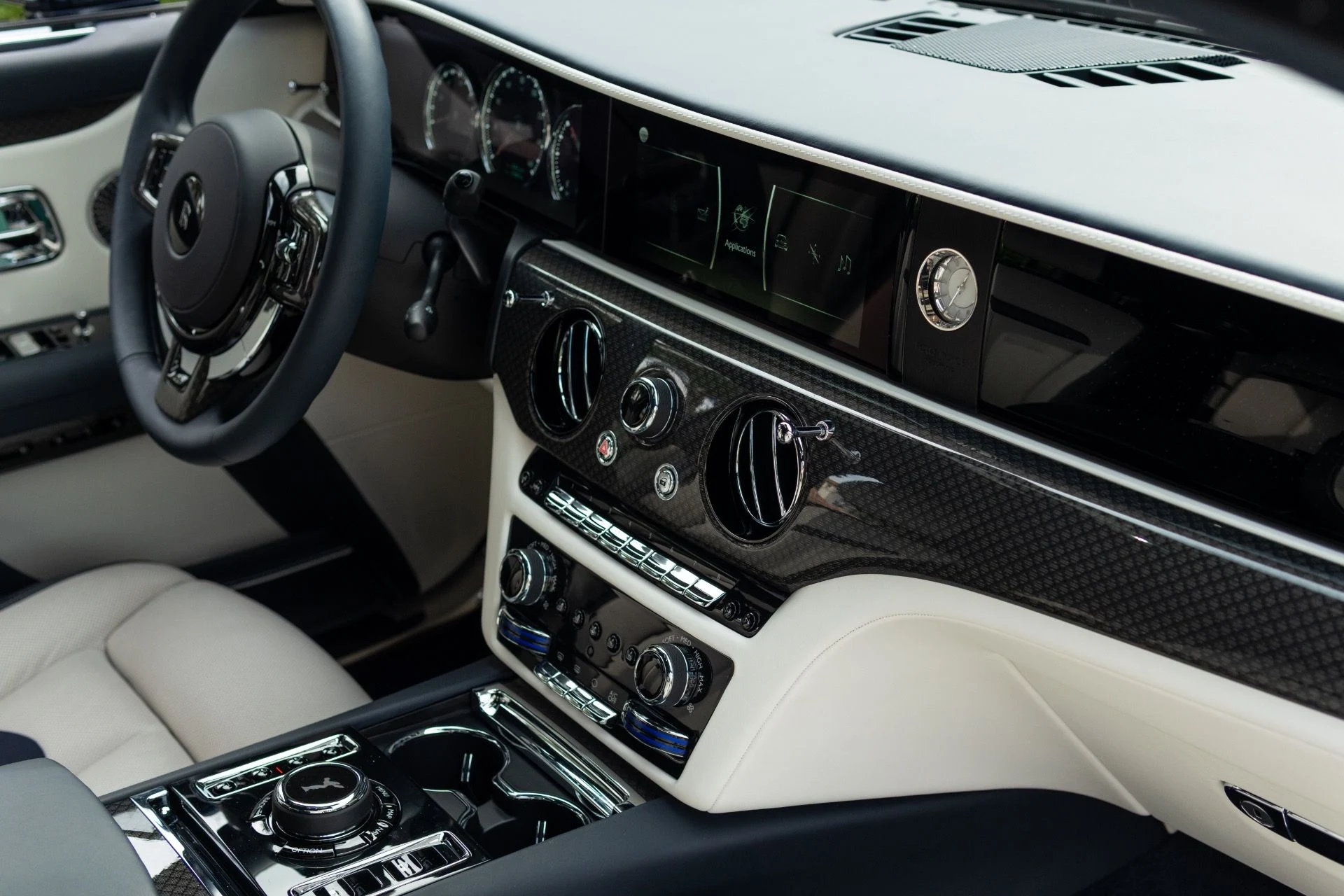 mph055_1564312066_Used_2023_Rolls_Royce_Black_Badge_Ghost_1765569637_14805b4538