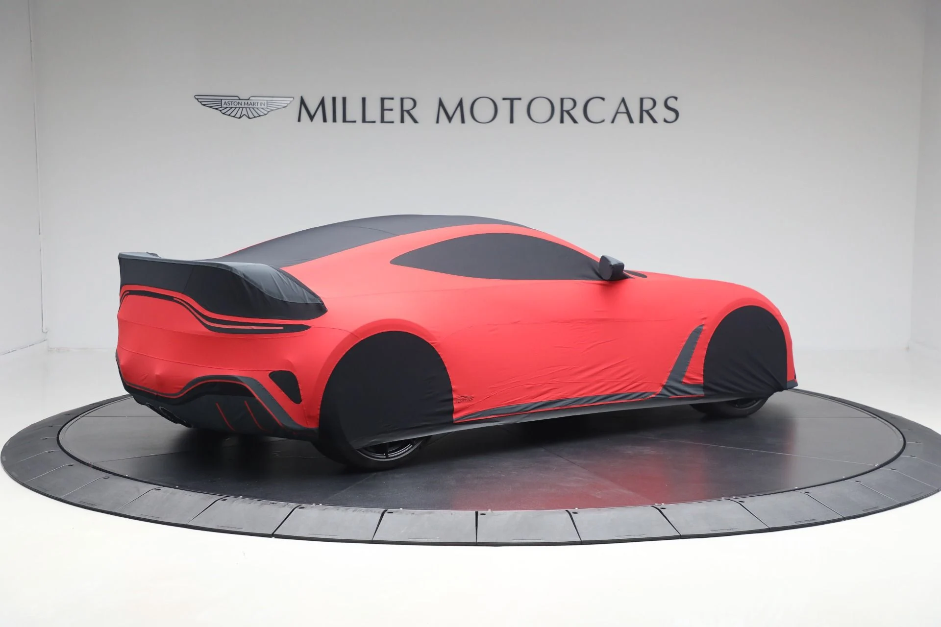 mph055_1575546349_Used_2023_Aston_Martin_Vantage_V12_36c6240c44