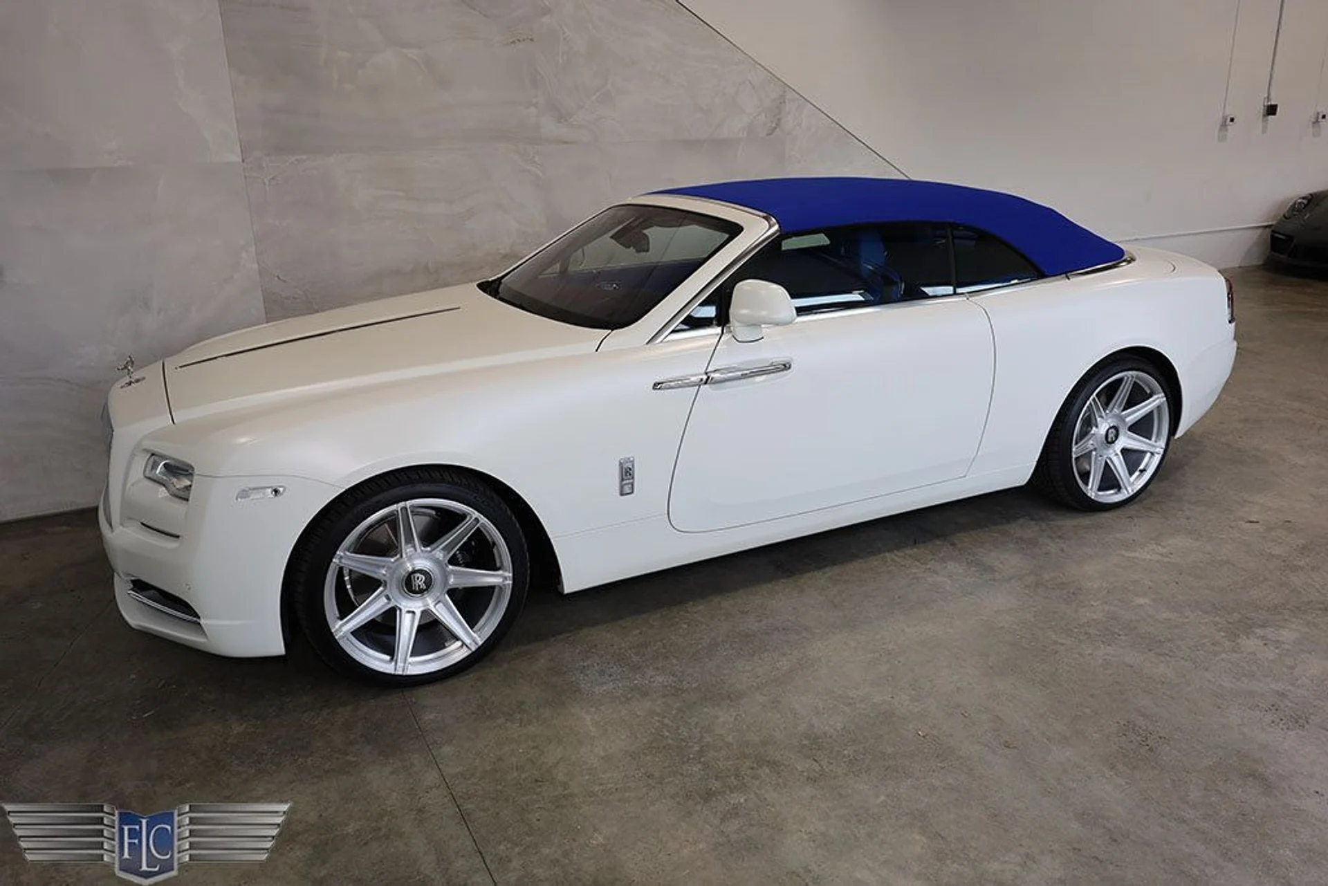 mph055_1579239864_used_2020_rolls_royce_dawn_convertible_9689_22662057_56_1024_ecb52f1330