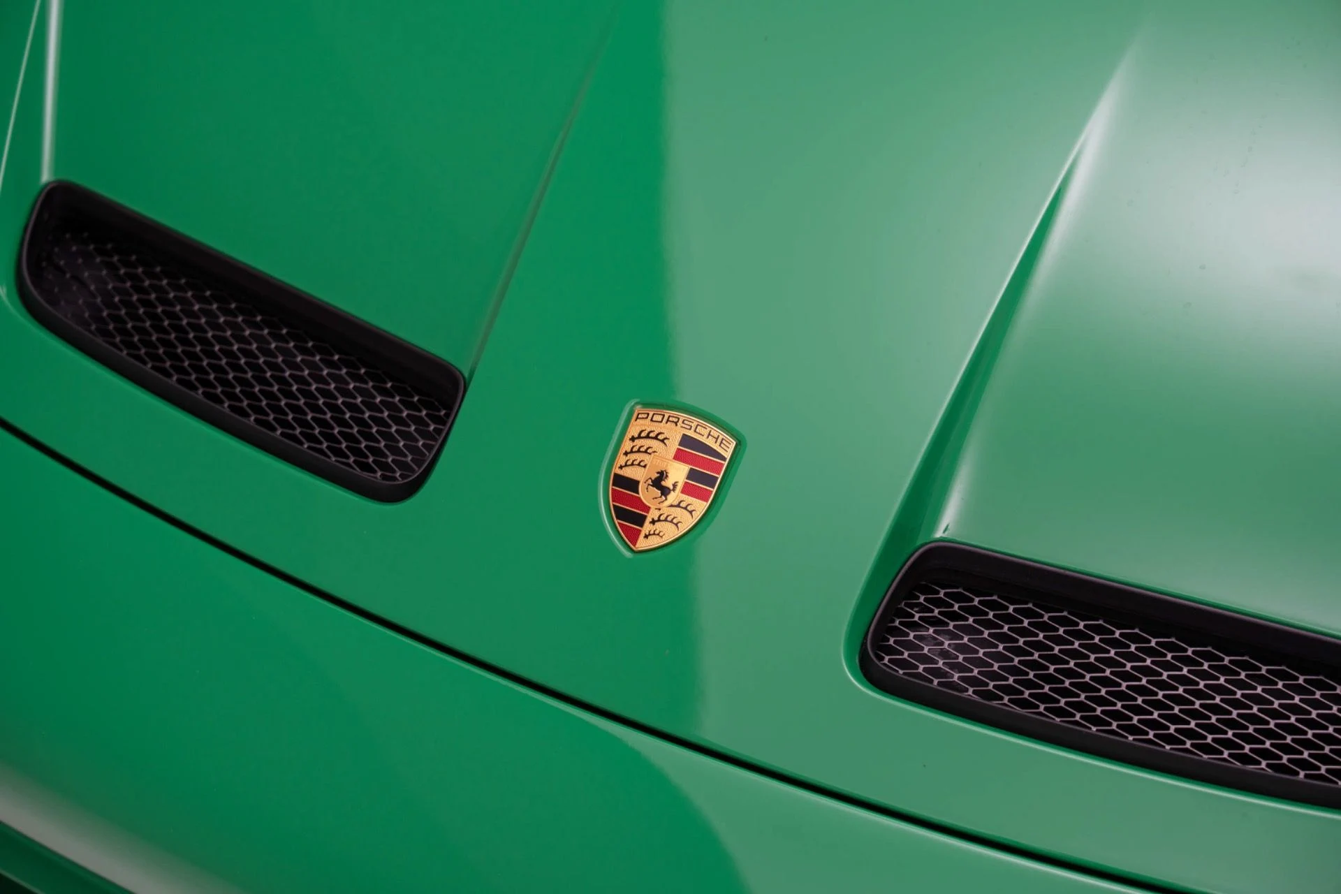 mph055_1583805601_Used_2022_Porsche_911_GT_3_Touring_1775584406_094de57b97