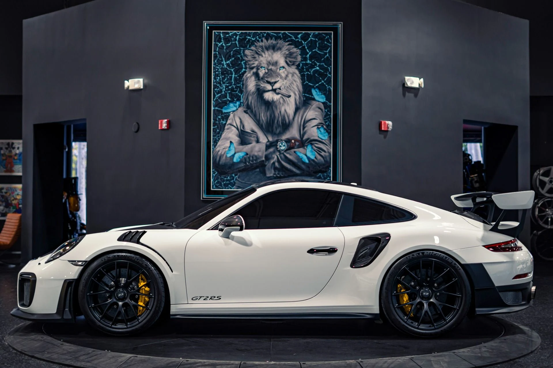 mph055_1606960638_Used_2018_Porsche_911_GT_2_RS_1777474085_e1c4b99839