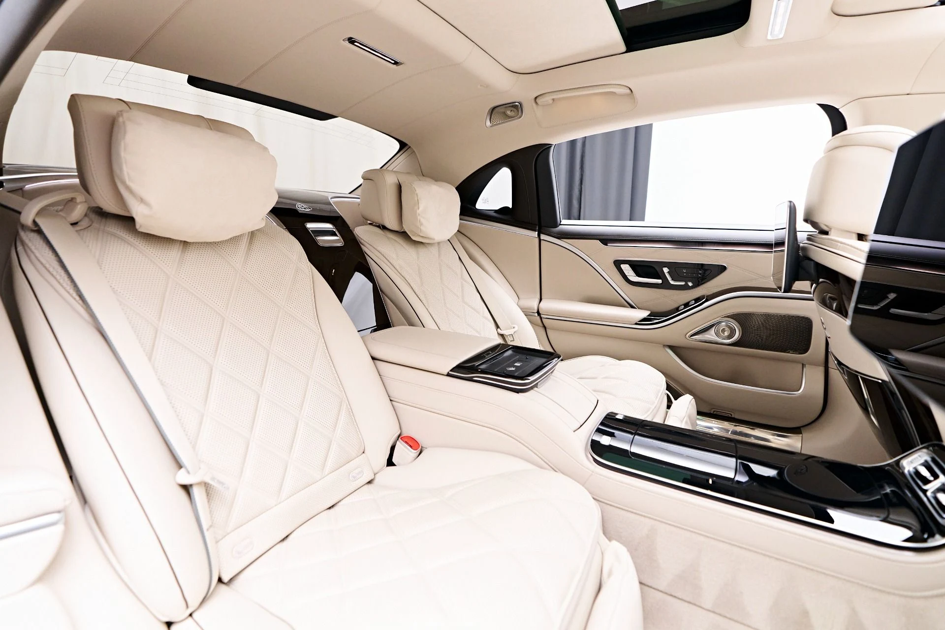 mph055_1641089414_Used_2023_Mercedes_Benz_S_Class_Maybach_S_580_1755633550_ce8104e423