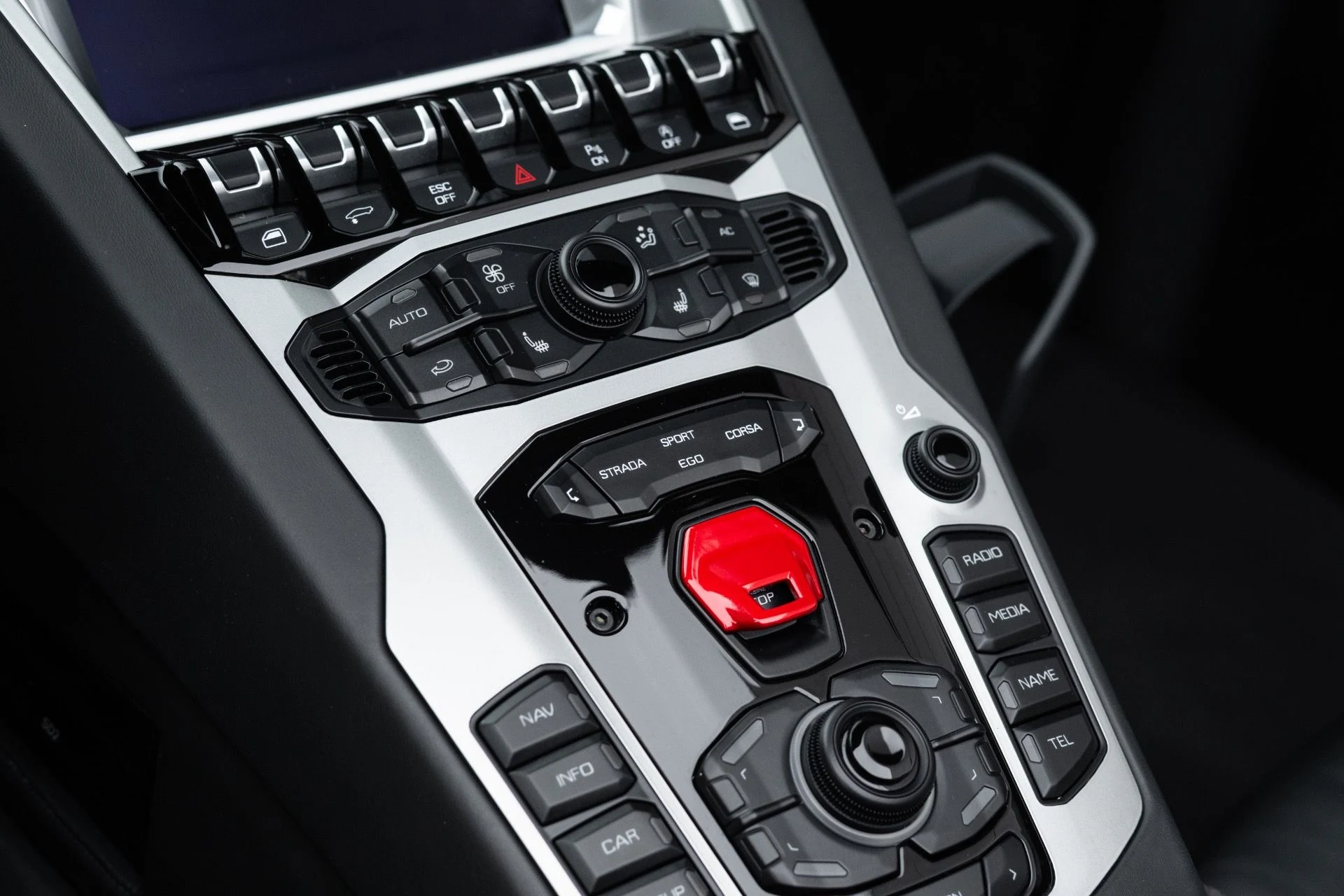 mph055_1653732378_Used_2018_Lamborghini_Aventador_Roadster_LP_740_4_S_1770343320_ba6663a6da