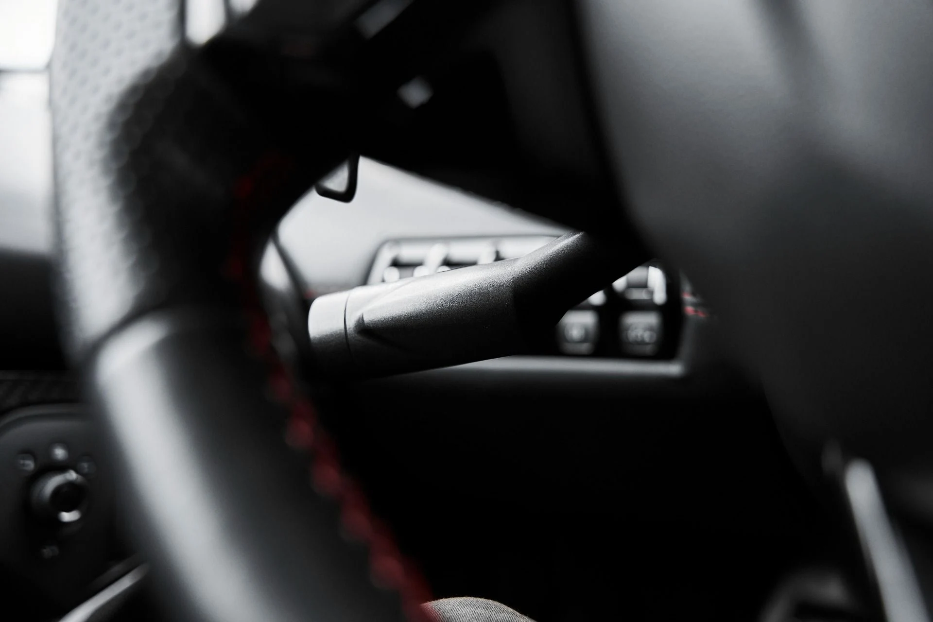 mph055_1710587766_Used_2018_Lamborghini_Aventador_S_Base_1775006920_d58c2a4b73