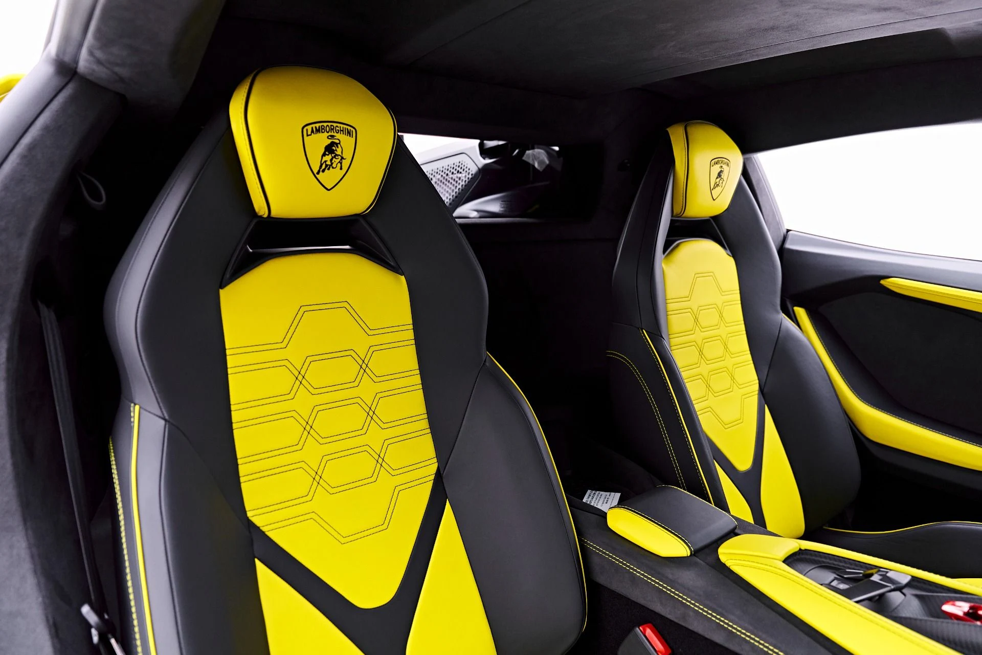 mph055_1731027424_Used_2026_Lamborghini_Revuelto_Base_1782198306_2a5db31212