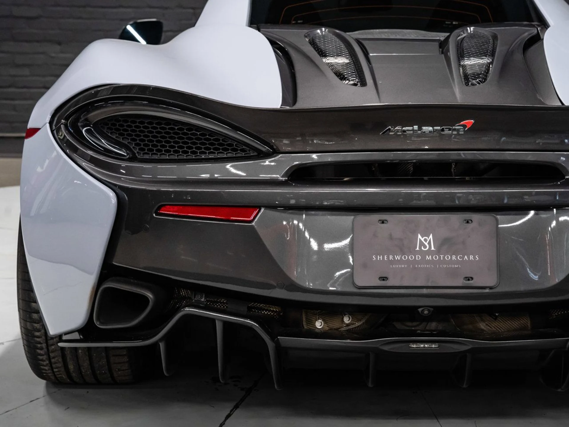 mph055_1733882063_mclaren_570s_2017_ace5b84a2b