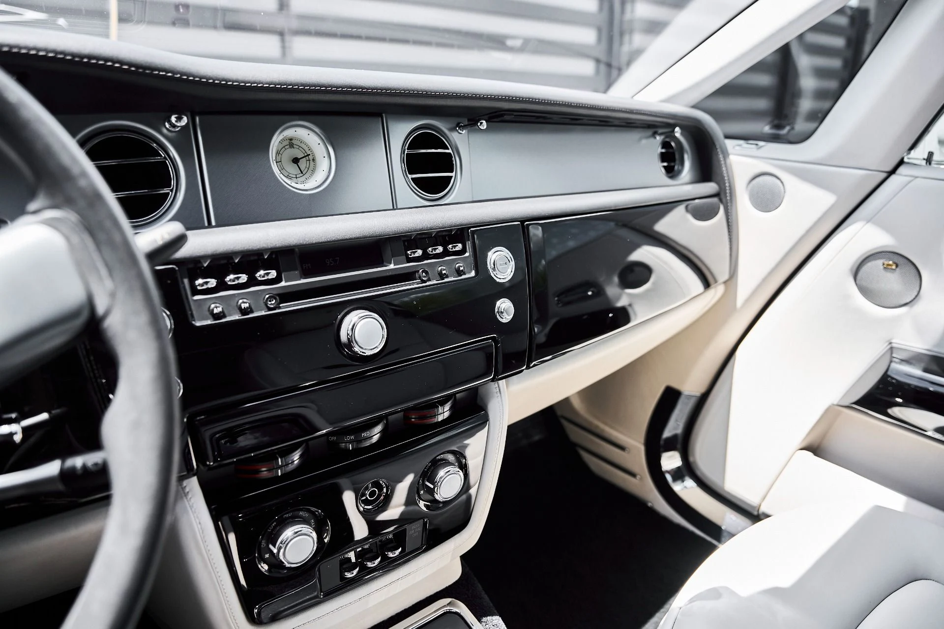 mph055_1751598048_Used_2009_Rolls_Royce_Phantom_Coupe_Base_1780102127_c54d5f2f81