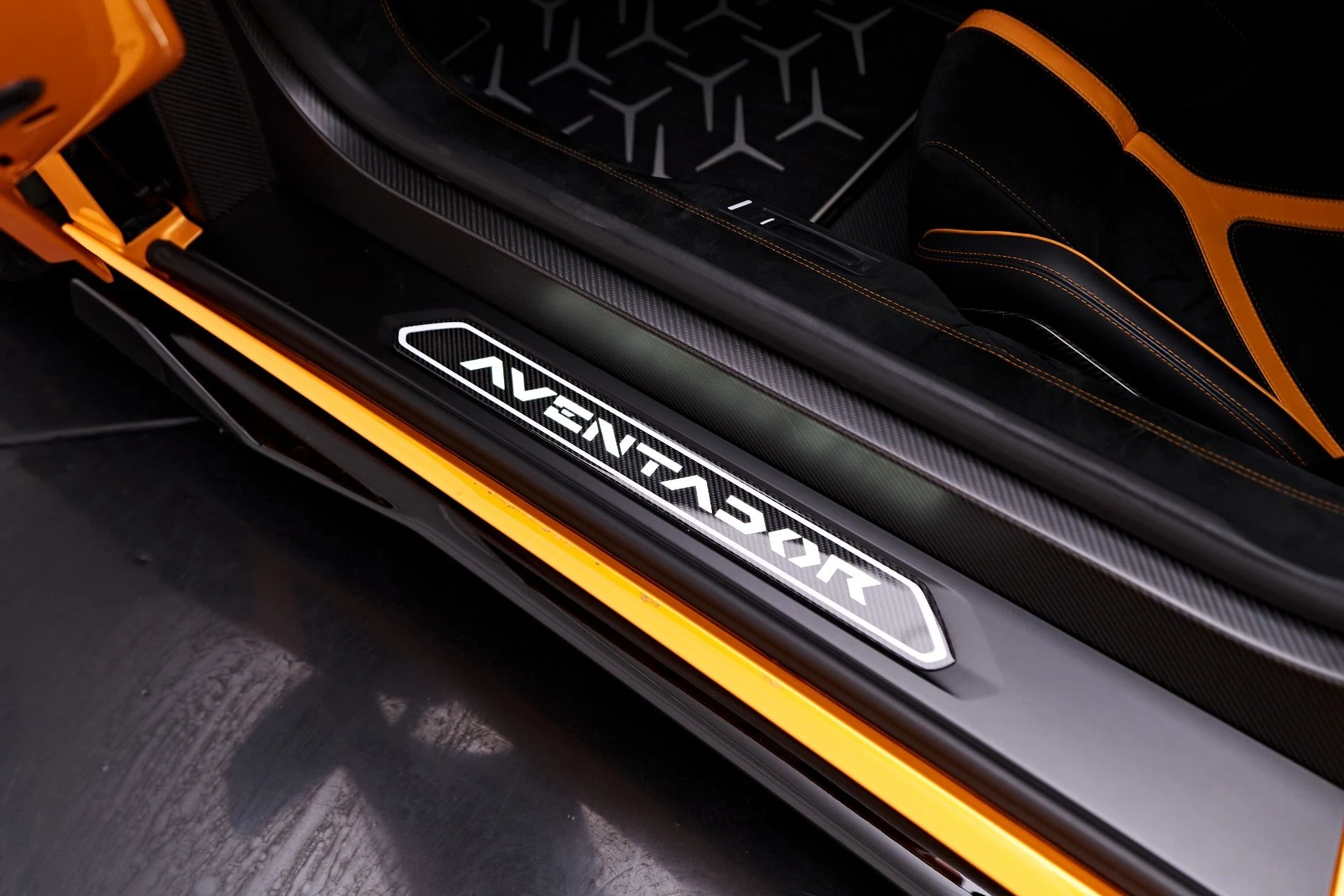 mph055_1782812146_Used_2021_Lamborghini_Aventador_SVJ_Base_1755224573_1a28061171
