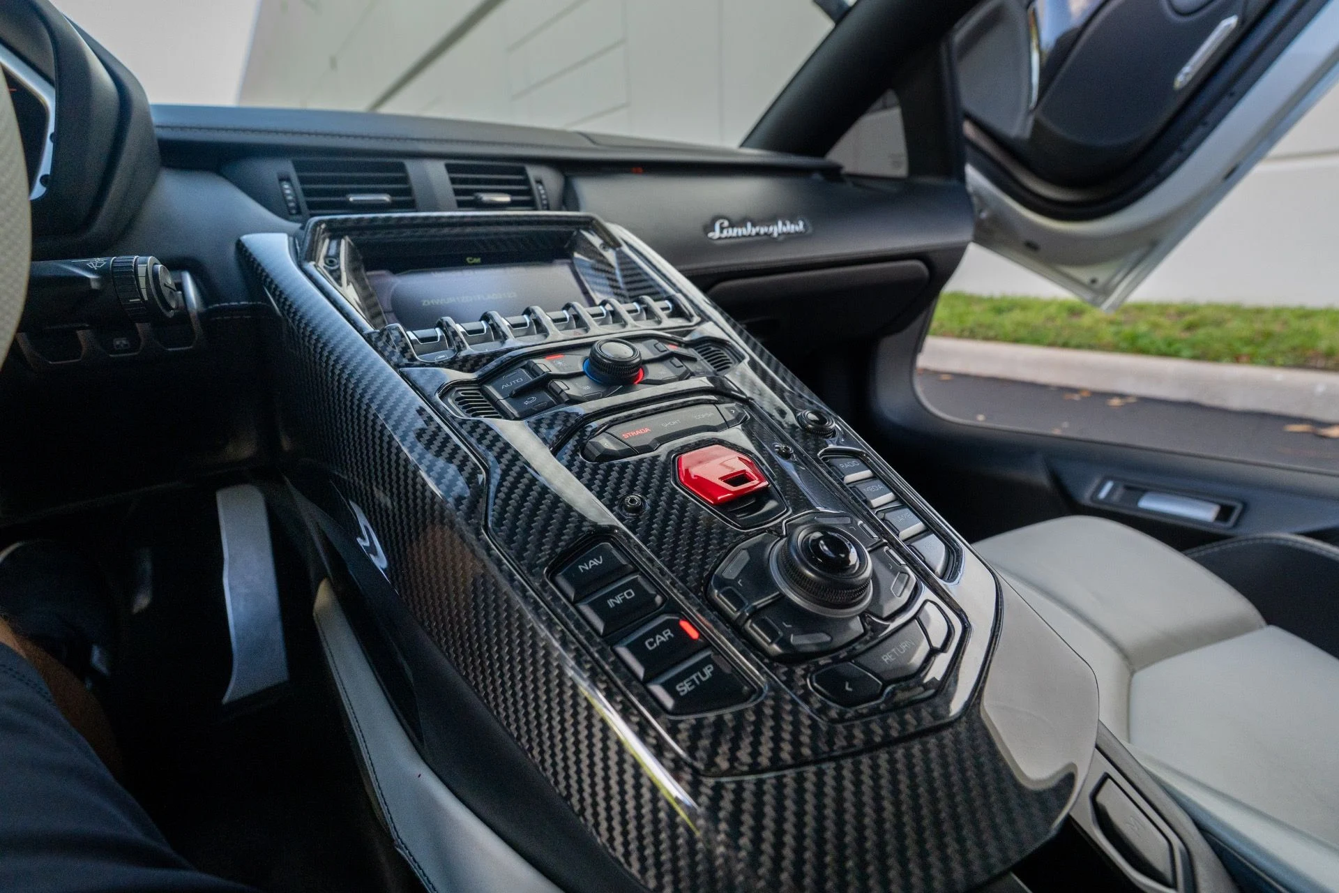 mph055_178705382_Used_2015_Lamborghini_Aventador_LP_700_4_1755636746_35b1cfc9ef