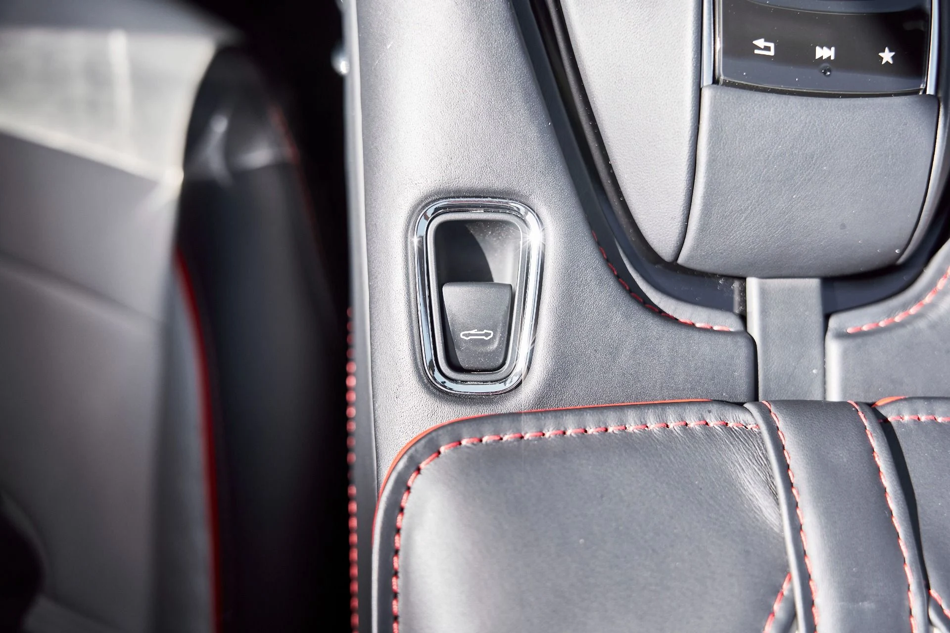 mph055_179666999_Used_2023_Aston_Martin_DBS_Volante_1770513087_af3c5eb0f2