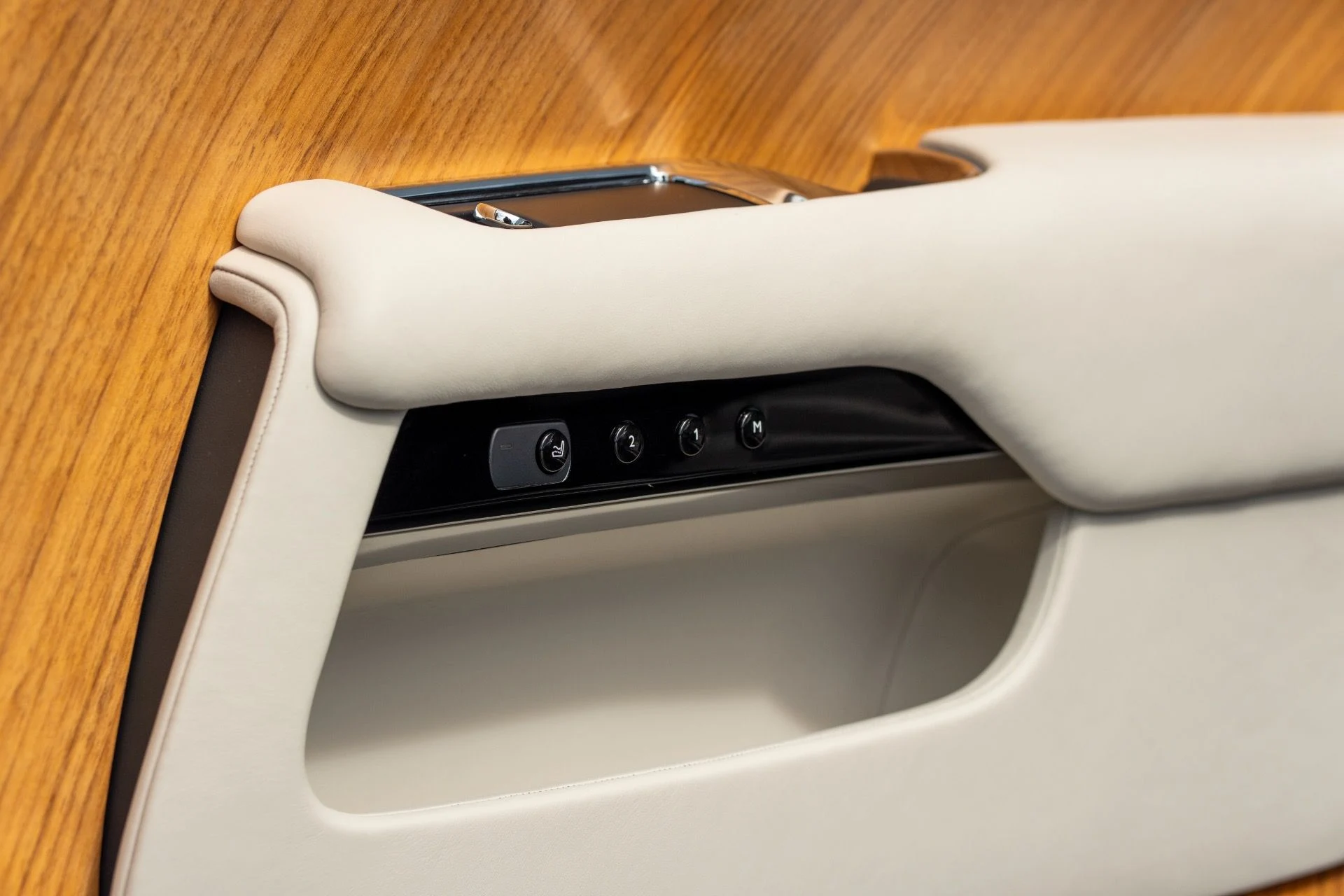 mph055_1810728801_Used_2016_Rolls_Royce_Wraith_1762887509_ba5603fe81