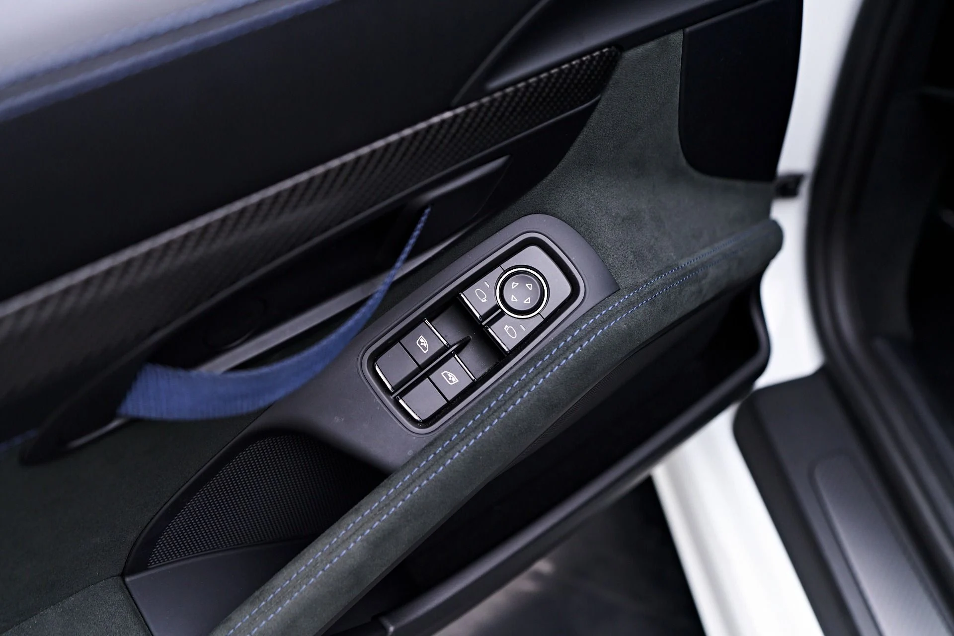 mph055_1819144588_Used_2025_Porsche_718_Cayman_GT_4_RS_1754674090_7fc052a382