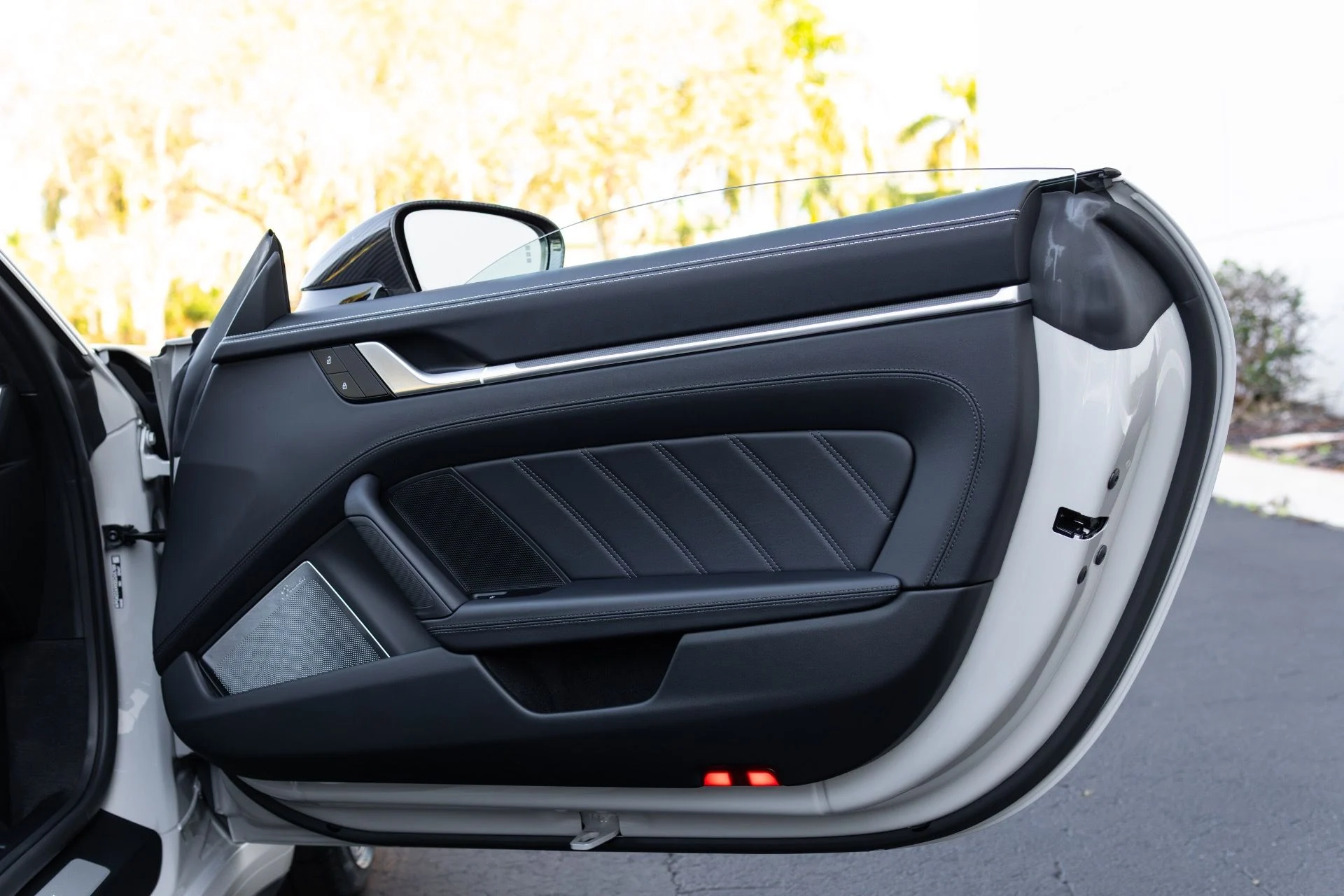 mph055_1824351972_Used_2025_Porsche_911_Turbo_S_1770437451_b0d954753a