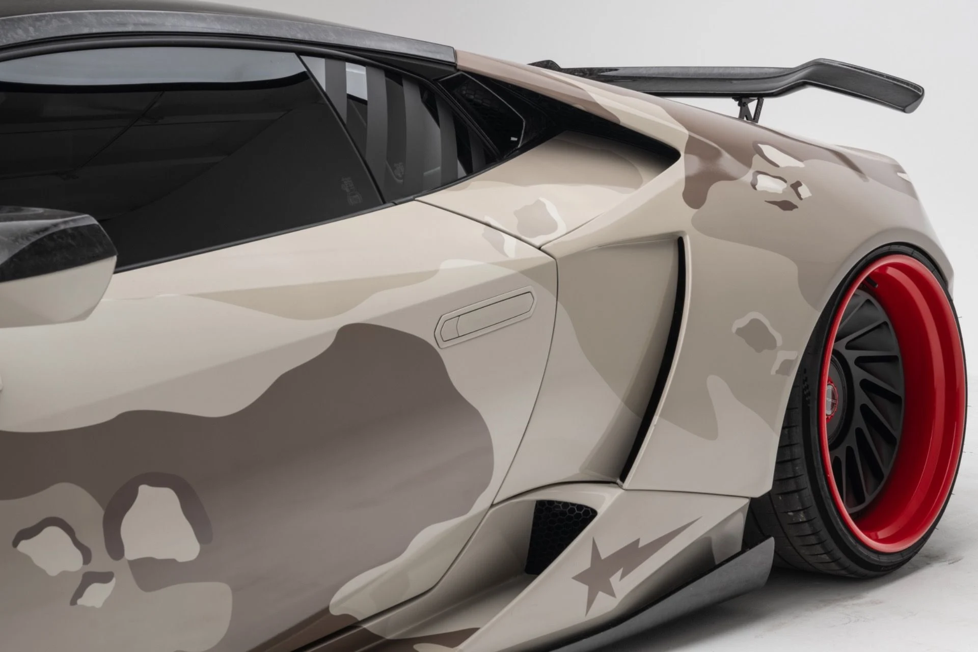 mph055_1844375482_Used_2015_Lamborghini_Huracan_LP_610_4_1777064648_e4bac9a72f